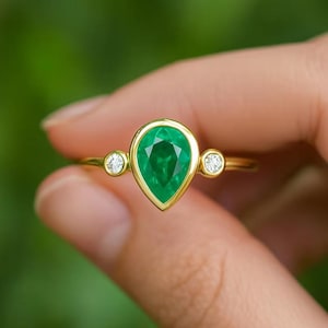 Teardrop Emerald Ring - 14k Solid Gold Real Zambian Emerald Diamond Ring - May Birthstone Ring - Pear Cut Emerald Ring
