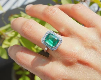 Anillo de diamantes esmeralda de talla esmeralda natural de 4 CRT - Oro macizo de 14 k