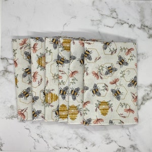 Set of 6 14X14 cotton cloth napkins eco friendly napkins floral bees summer picnic napkins beehive country napkins