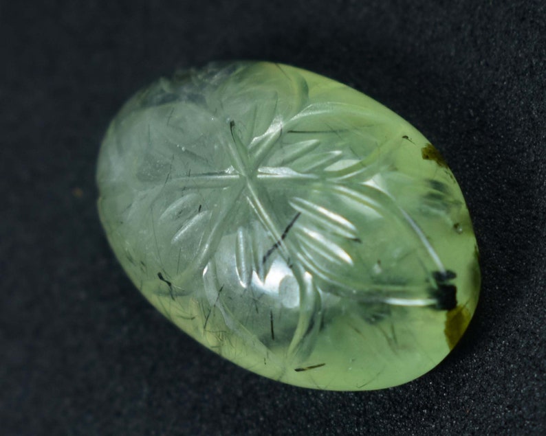 Natural Prehnite Loose Gemstone Wholesale Natural Prehnite Carving Cabochon Oval Shape Cab 21X13X8mm 20Cts EC-594