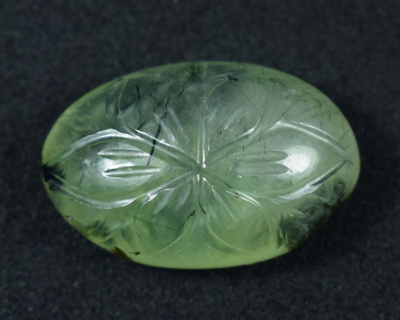 Natural Prehnite Loose Gemstone Wholesale Natural Prehnite Carving Cabochon Oval Shape Cab 21X13X8mm 20Cts EC-594