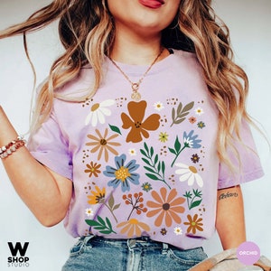 Retro Wildflower Tshirt, Comfort Colors Shirt, Floral Tshirt, Meadow, Flower Shirt, Gift for Women, Ladies Shirts, Best Friend Gift