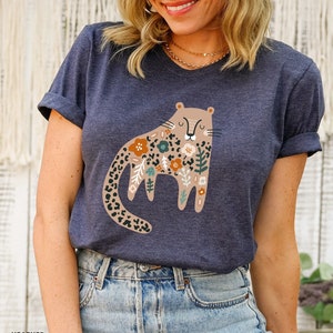 Trendy Boho Tiger Shirt Women Botanical Floral Tiger Graphic Tee Wild Animal Shirt Tiger Tshirt Safari Shirt Womens Tiger T Shirt Jungle Tee