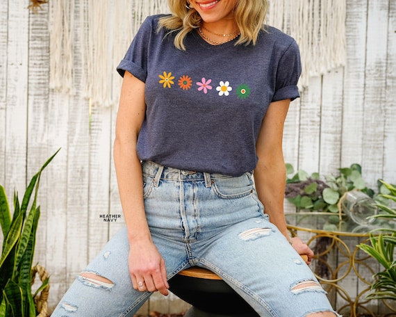 Daisy Women's Shirt, Wildflower Shirt, Spring Tee, Daisy Lover Shirt, Daisy Gift Shirt, Daisy Flower Tee, Vacation Gift Shirt,Mother Day Tee
