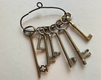 Vintage Brass Skeleton Keys for Decorating, Shelf/Wall Decor, 7 Keys on open Ring, 2 3/4" - 6" Long, Made in Korea, Unique Farmhouse Decor