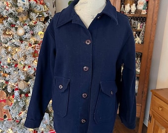 1960s Knockabouts by Pendleton Wollmantel, Marineblau mit violetten Knöpfen, Damen S/M?, Vintage Winter Frühlingsmode