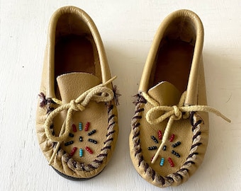 Minnetonka Moccasins for Toddler/Little Kid Size 9, Buck Skin Leather w/ Beaded Toe, Hard Sole, Like New Condition, Collectible Westernwear