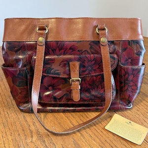 Cartera de cuero Patricia Nash en piel de crisantemo inglesa, estampados florales oscuros con cuero marrón, nueva con tarjeta de autenticidad, estilo P343428, bolso grande