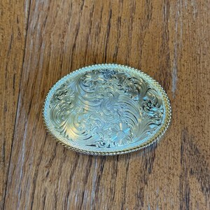 Montana Silversmiths “L” Silver Floral Engraved Oval Belt Buckle Montana Silversmiths - 1840 Oval Silver Engraved Buckle  main image 4