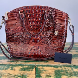 Bolso de mano Brahmin grande con correa cruzada extraíble, piel marrón, piel repujada con textura de piel de cocodrilo, diseño de moda NWOT