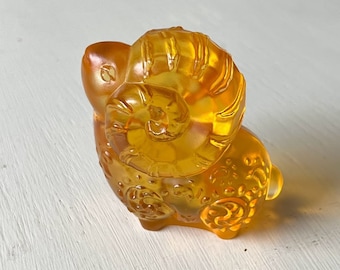 Liuli Glas Widder Briefbeschwerer, kleines Tier Widder Big gehörntes Schaf, seltenes Sammlerstück Preppy Traditionelles Dekor Geschenk, detailliert, oranges Glas