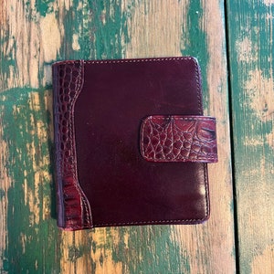 Cartera plegable Brahmin, billetera suave y texturizada, billetera cuadrada pequeña con muchos bolsillos para mujeres, roja/marrón, accesorio de diseñador coleccionable