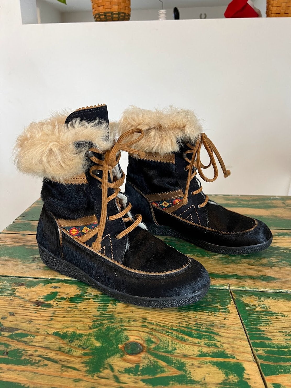 Boots with fur trim best sale
