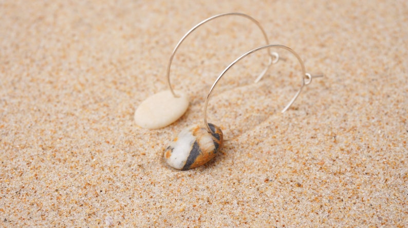 Pebble Earrings, Stone earrings, beach earrings, asymmetric earrings, simple earrings, pebbles beach earrings, hoop pebbles, mini pebbles. image 3