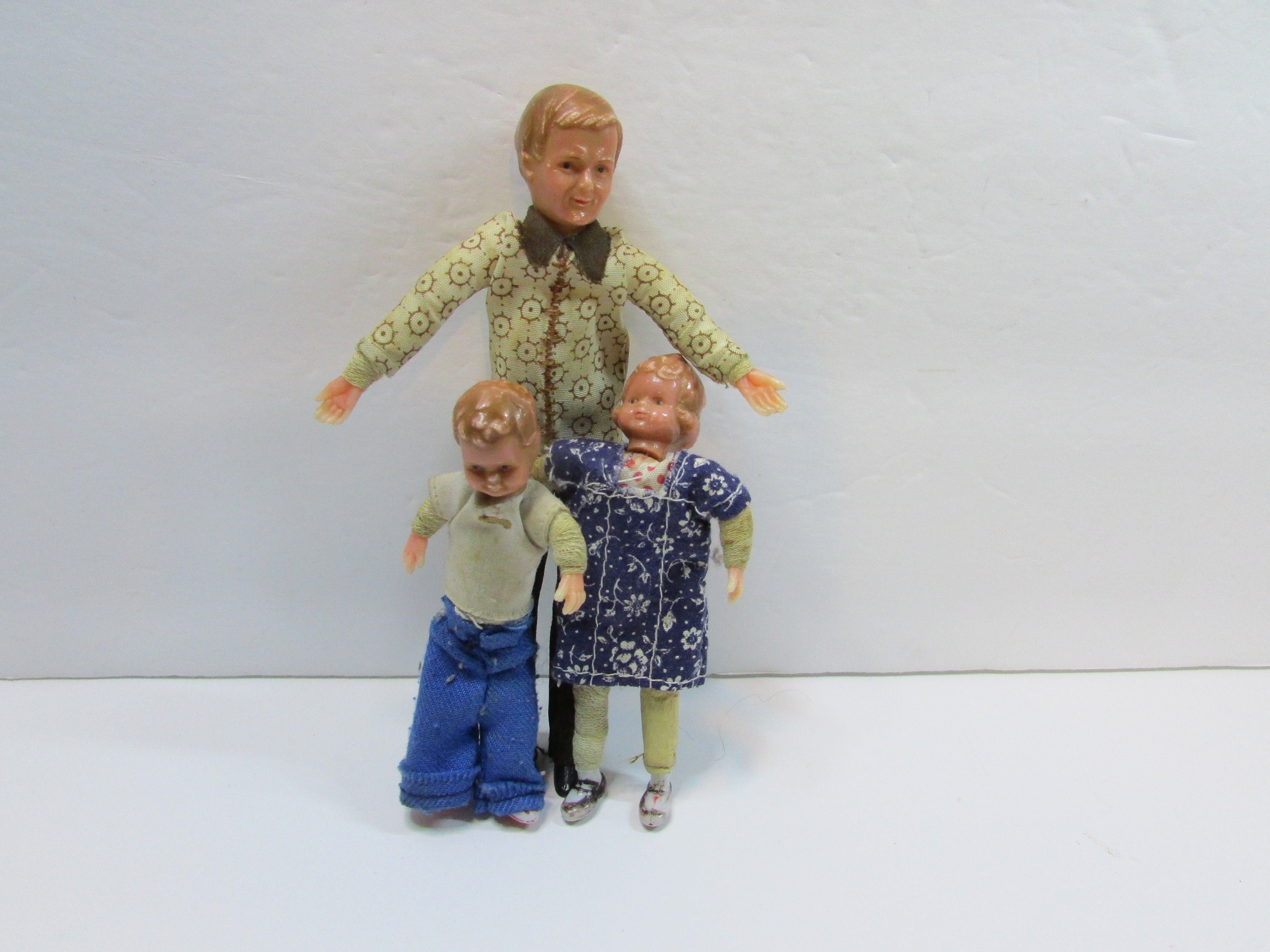 Porcelain Vintage 4 Doll House Family Jointed Face Mom Dad Child Boy Baby  Rare
