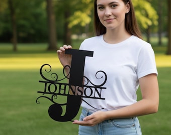 Gepersonaliseerde metalen achternaambordje: monogram wanddecoratie