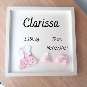 Quadro nascita personalizzato con corredo rosa all'uncinetto con dati per nascita, regalo di battesimo per bambina
