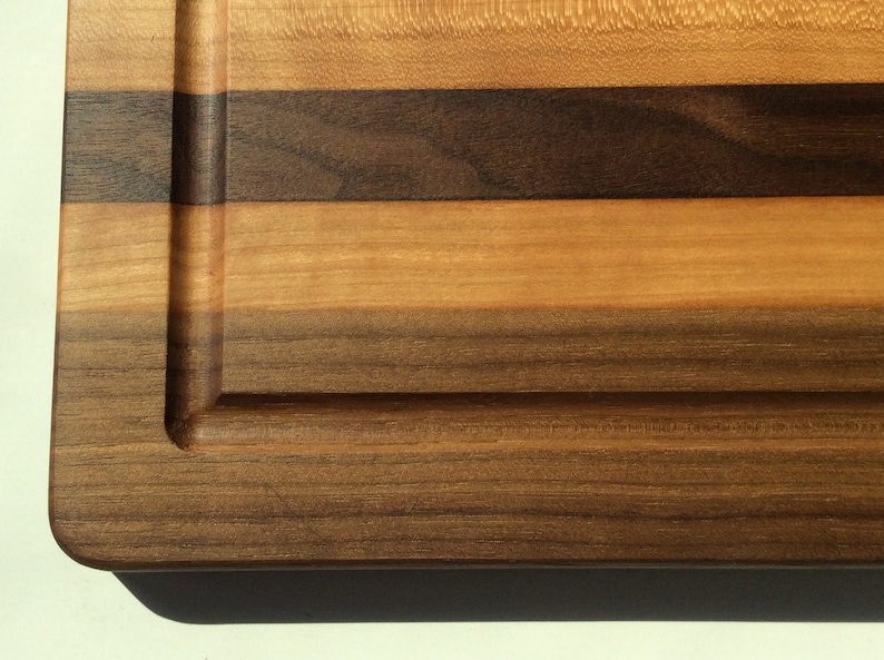 Hardwood Cutting board made of black walnut and cherry wood