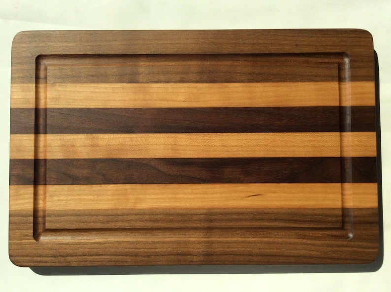 Hardwood Cutting board made of black walnut and cherry wood