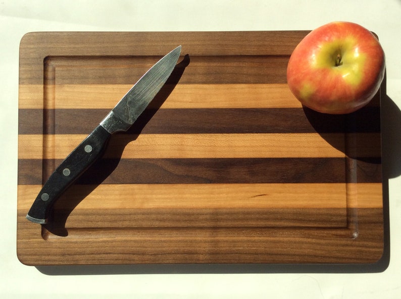 Hardwood Cutting board made of black walnut and cherry wood