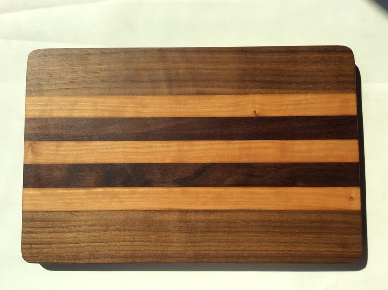 Hardwood Cutting board made of black walnut and cherry wood