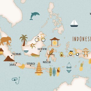 Puede incluir: Un mapa azul claro de Indonesia con el texto INDONESIA y varias ilustraciones que incluyen un elefante, palmeras, un delfín, un velero, una rosa de los vientos, un mono, un scooter, tablas de surf, un bikini, una piña y nombres de ciudades.