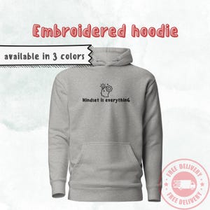 Felpa con cappuccio motivazionale ricamata: pullover in misto cotone