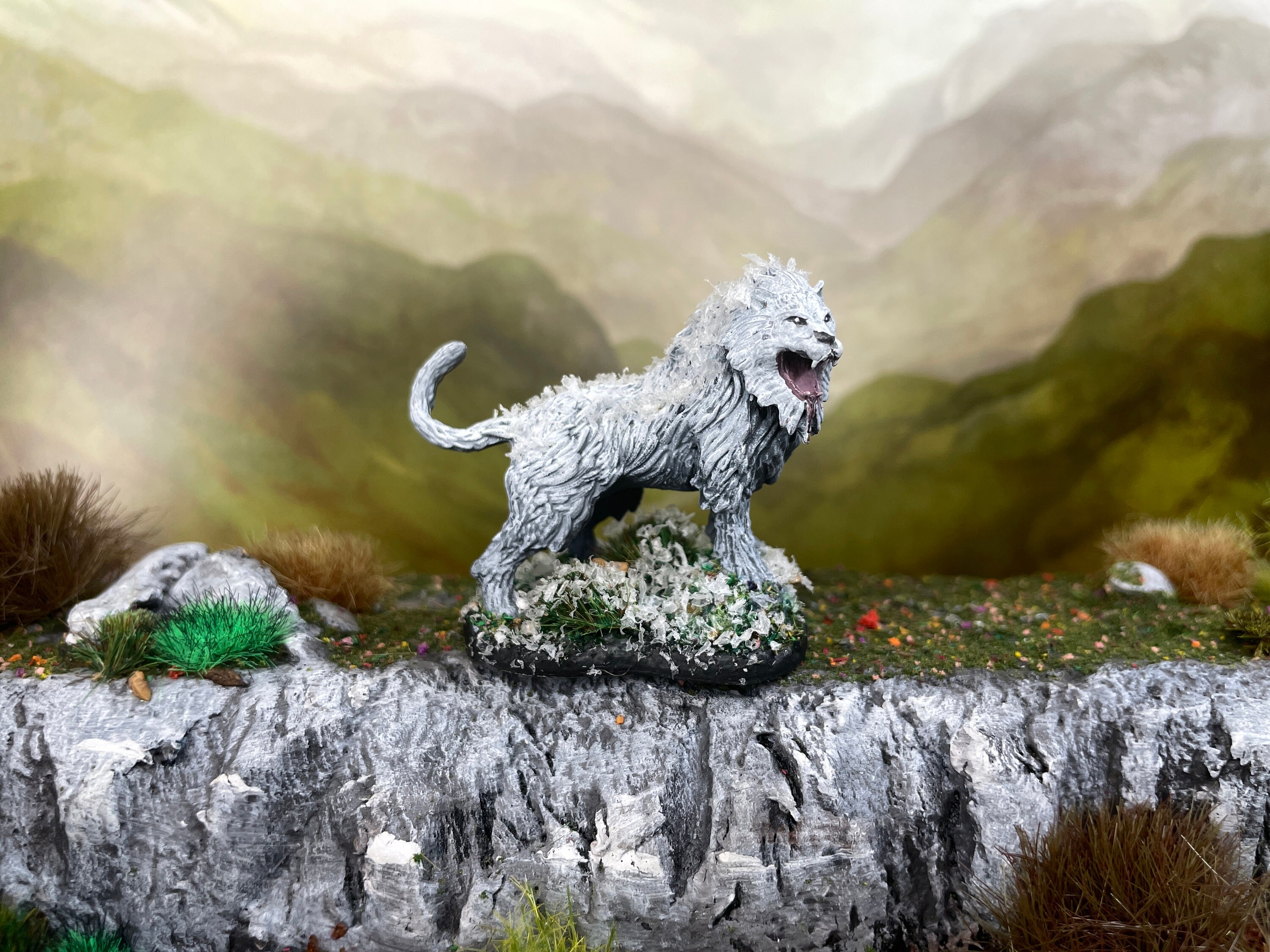 Painted Crag Cat Miniature: Arctic Mount for D&D, Pathfinder, RPG