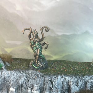 Corrupted Dryad, Treefolk, Tree Woman, Female Druid - Painted miniature - D&D - Frostgrave - Pathfinder - RPG