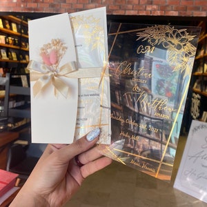 Faire-part de mariage floral de luxe | Entièrement personnalisable | Enveloppe en papier blanc cassé + carte d'insertion + ruban + fleur | Autres couleurs possibles