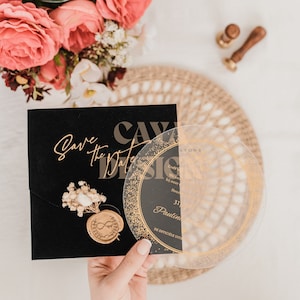 Faire-part de mariage en velours floral de luxe | Entièrement personnalisable | Enveloppe en velours noir + intercalaire + cachet de cire + fleur | Couleurs possibles