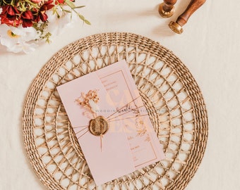 Roze papieren halfgevouwen huwelijksuitnodiging met echte bloem en lakzegel | Quinceañera | Bewaar de datum | RSVP-kaarten | Viering | Belofte Ren.