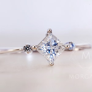 Anillo de compromiso de moissanita de talla princesa
