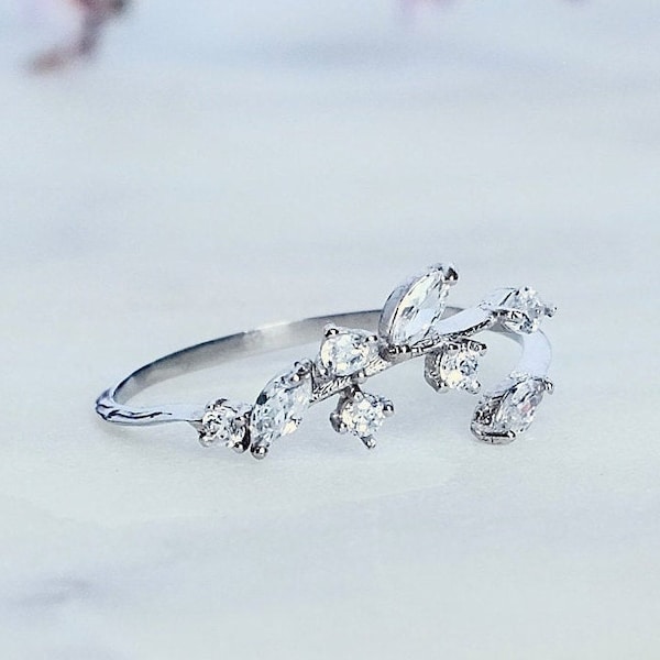Sterling Silver Olive Leaves Marquise Art Nouveau Floral Ring