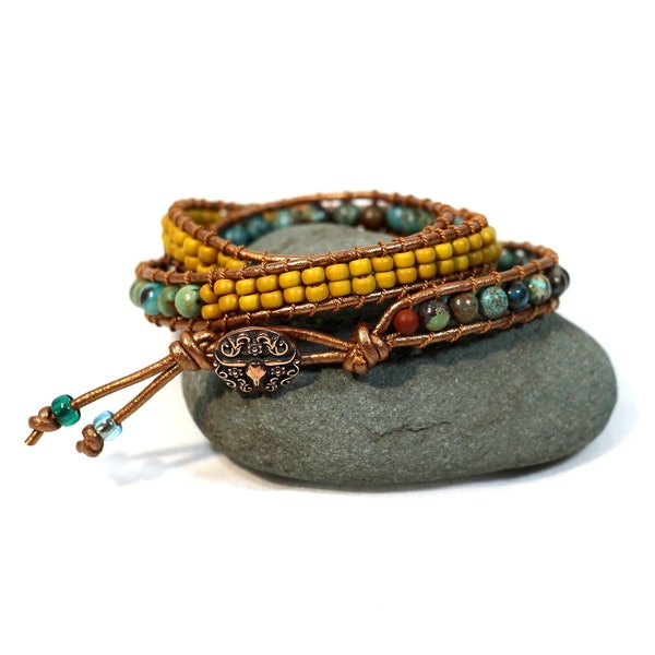 Bracelet boho wrap tressé, trois rangs, cordon cuir, pierres naturelles turquoise, perles verre tchèque, fermoir bouton en cuivre TierraCast