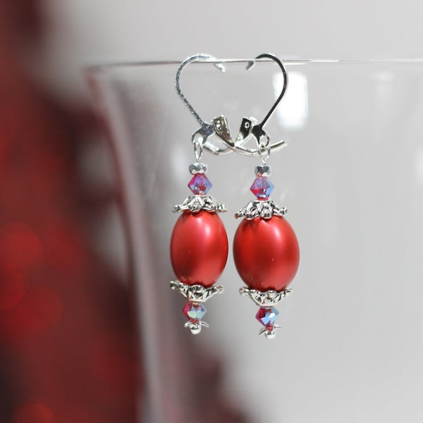 Boucles d’oreilles rouges, perles pastilles en cristal Swarovski, cristaux violet, casquette de perles et dormeuses argentées