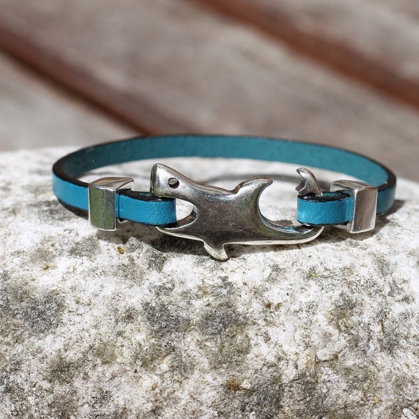 Bracelet homme ou unisexe, fermoir requin en zamac qualité européenne, lacet de cuir haute qualité, teinté bleu lagon
