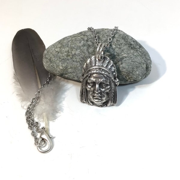 Collier homme, pendentif plaqué argent tête de chef amérindien, american native pendant, chaîne acier inox martelé, fermoir mousqueton zamac