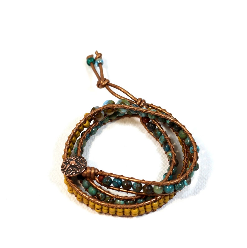 Bracelet boho wrap tressé, trois rangs, cordon cuir, pierres naturelles turquoise, perles verre tchèque, fermoir bouton en cuivre TierraCast image 3