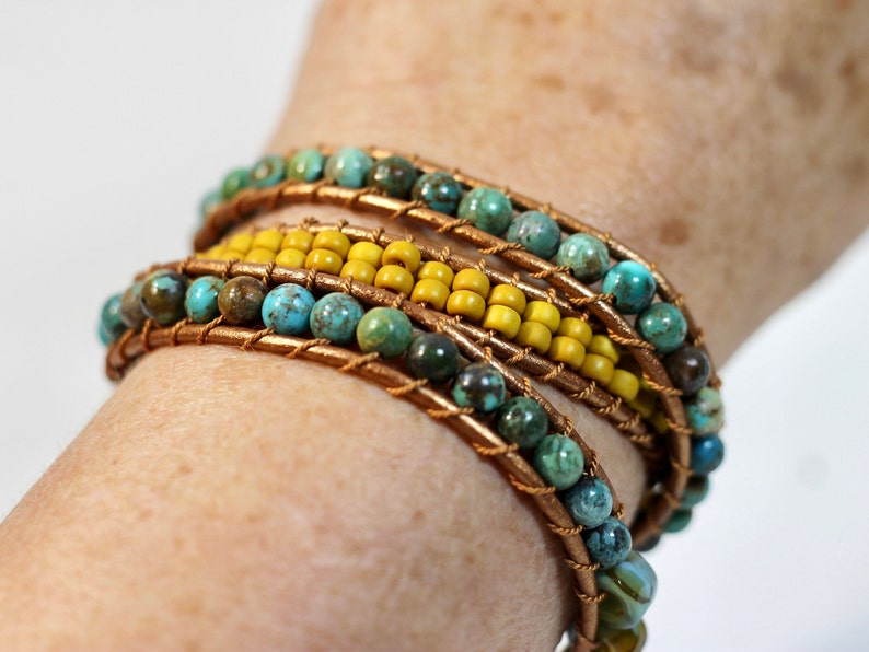 Bracelet boho wrap tressé, trois rangs, cordon cuir, pierres naturelles turquoise, perles verre tchèque, fermoir bouton en cuivre TierraCast image 4