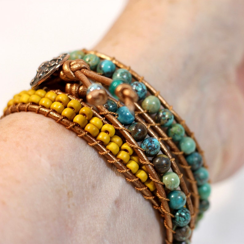 Bracelet boho wrap tressé, trois rangs, cordon cuir, pierres naturelles turquoise, perles verre tchèque, fermoir bouton en cuivre TierraCast image 5