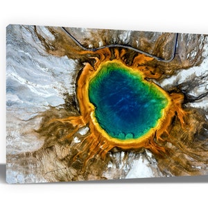 LEINWANDDRUCK. Grand Prismatic Frühling. Midway Geyser Basin, Yellowstone-Nationalpark, Teton County, Wyoming Hot Spring Wandkunst. Wohndekor