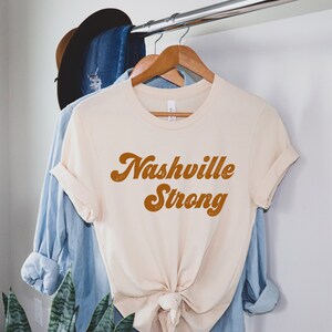 Nashville Strong Women&#39;s T-Shirt - Cute Retro Nashville Love Tshirt - Nashville Tennessee Shirt - Great Gift Idea