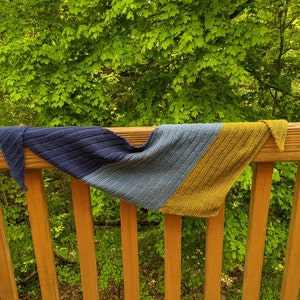 Three-colored hand-knit shawl made from 100% organic cotton