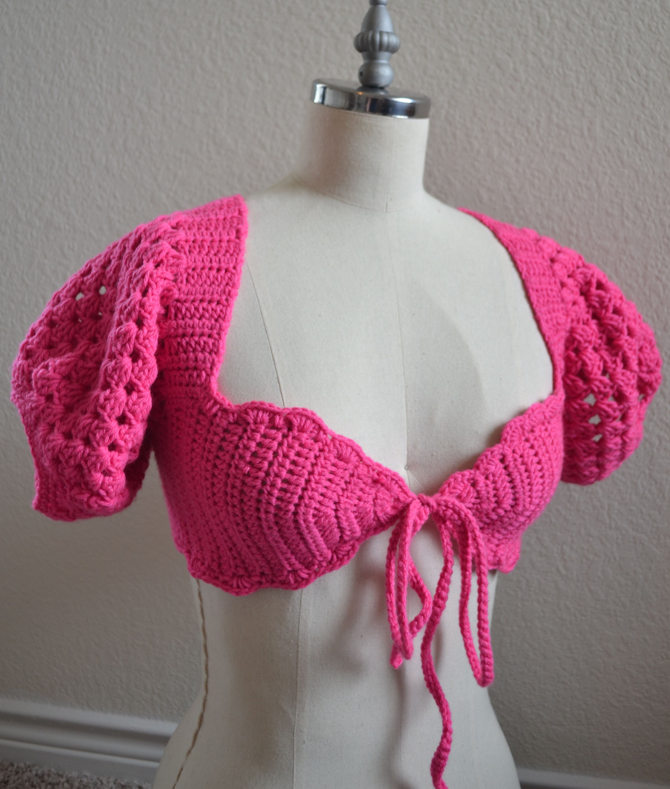 39 Crochet Women’s Tops: Tanks, Vests, Tees, and Blouses 17 Eve Crochet Crop Top