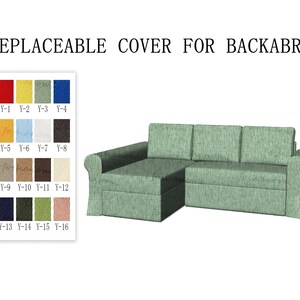 Puede incluir: Un sofá de esquina verde con chaise longue. El sofá tiene una funda extraíble que se puede reemplazar con una variedad de colores. Las opciones de color se muestran en una tabla debajo del sofá.