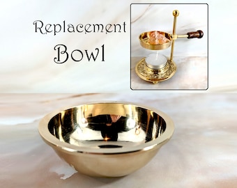 Könnte beinhalten: Ersatzschale für einen Messing-Räucherofen. Die Schale ist aus Messing und hat eine glänzende goldene Oberfläche.