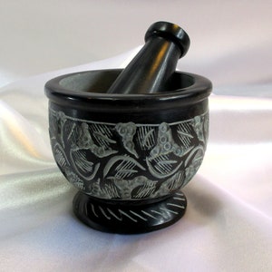 Mortar and pestle, spice and herb grinder, soapstone carved with flowers, 2-1/2" tall, #20299