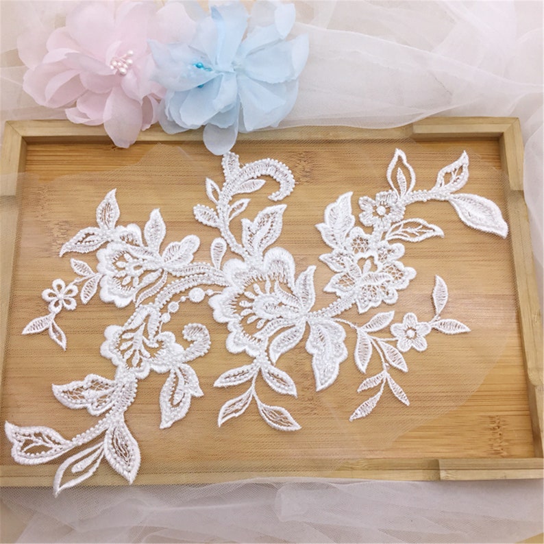 2019 New Arrival Floral Lace Applique 3D Beaded Lace Applique By the Piece Tulle Embroidery Lace Applique for Wedding Dress