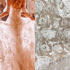 Tissu de dentelle de broderie nouvelle arrivée, tissu de robe de mariée, dentelle de mariée, tissu de dentelle florale de tulle par cour